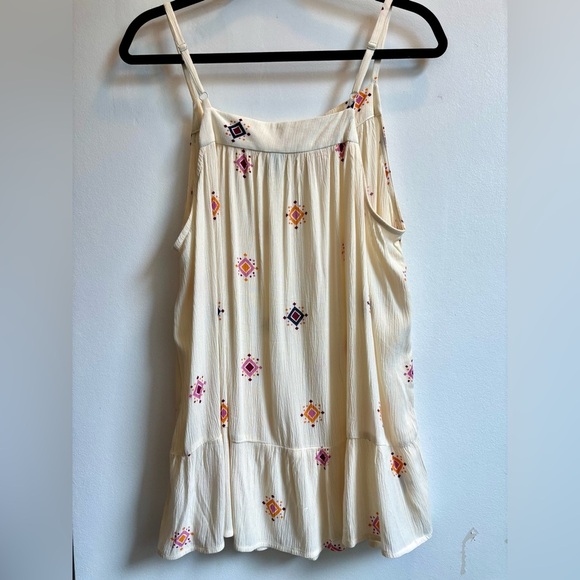Old Navy Cream and Pink Embellished Tank Top - Picture 4 of 6